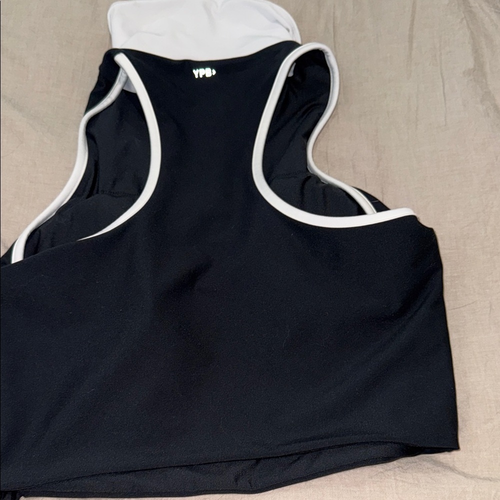 Abercrombie & Fitch Black and White Zip-Up Tank Top - Picture 6 of 9